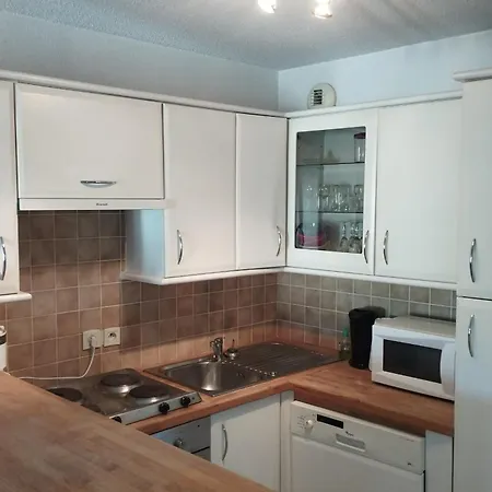 Beautiful Air-conditioned 10 Mins Away From The Sea *
