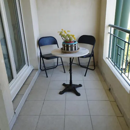 Beautiful Air-conditioned 10 Mins Away From The Sea 아파트 *