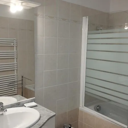 Beautiful Air-conditioned 10 Mins Away From The Sea *