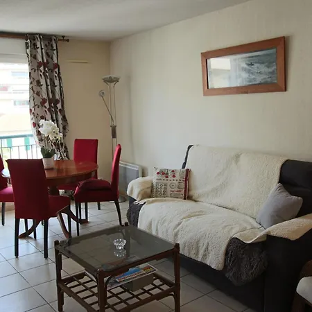 Beautiful Air-conditioned 10 Mins Away From The Sea 아파트 칸느