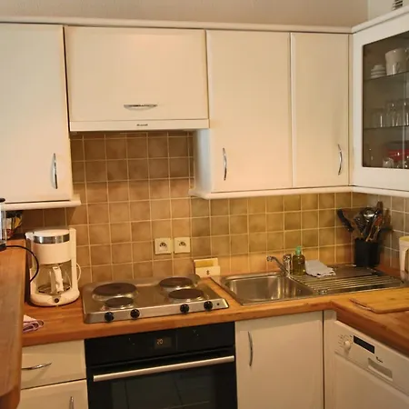 Beautiful Air-conditioned 10 Mins Away From The Sea 아파트