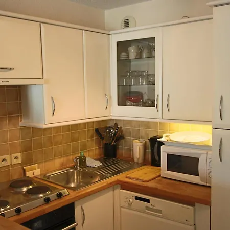Beautiful Air-conditioned 10 Mins Away From The Sea *