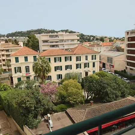 Beautiful Air-conditioned 10 Mins Away From The Sea