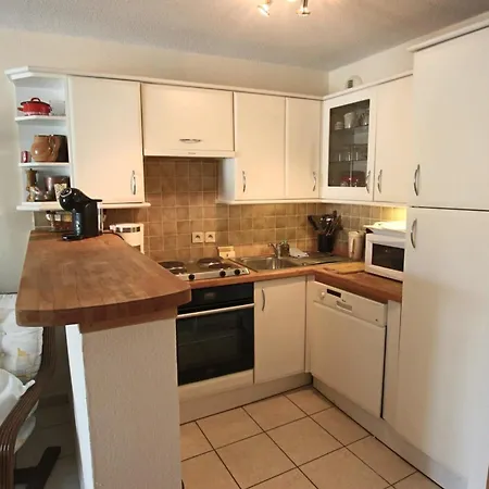 Beautiful Air-conditioned 10 Mins Away From The Sea